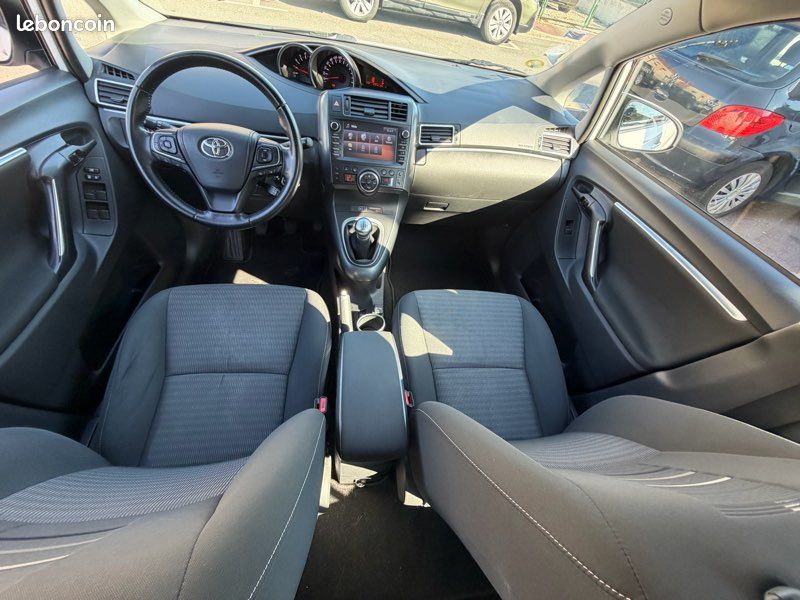 Toyota Verso Monospace 1.6 D-4D 112CV Phase 2 CT OK 162000KM garantie 6 mois (image 11)