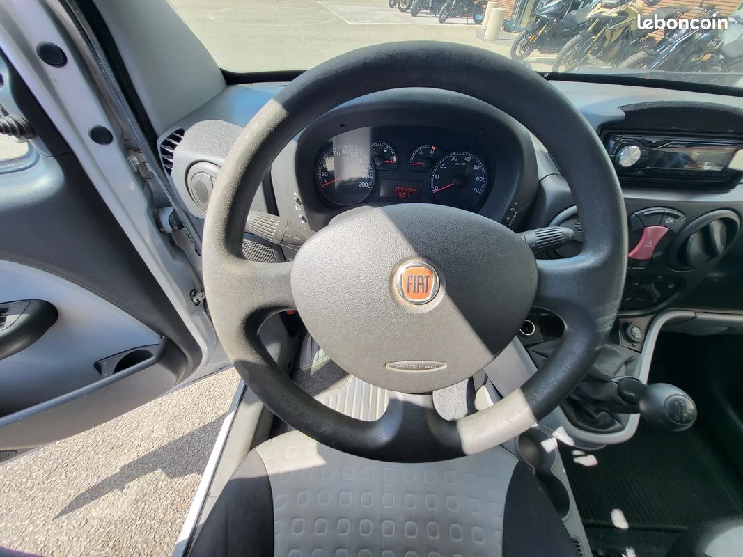 Fiat doblo family 1.9 mjt / 7 places / distri + embrayage + vidange + bougies + vanne egr neuve (image 23)