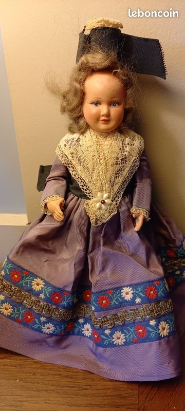 Ancienne Poupée De Collection En Costume Avec Robe Bleue - Vintage