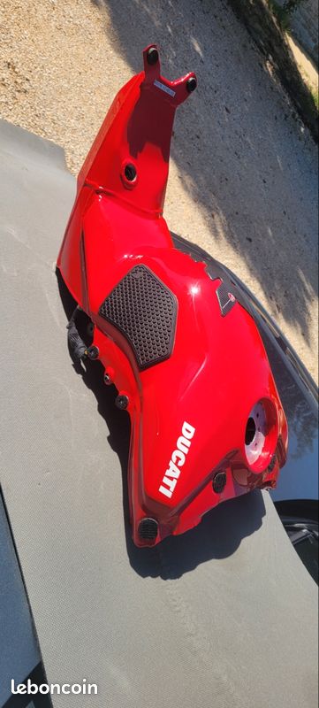 Réservoir ducati streetfighter v4s (image 2)