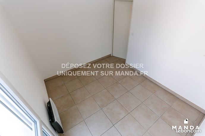 https://img.leboncoin.fr/api/v1/lbcpb1/images/b3/63/3a/b3633ae4b24963face84aa888020059537e8edb6.jpg?rule=ad-image