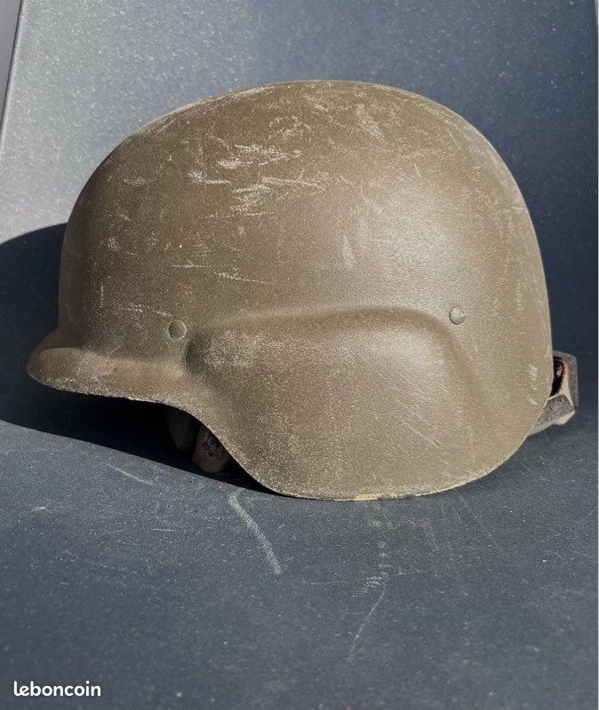 Casque balistique original de l’armée française, fabriqué par CGF Gallet (image 1)