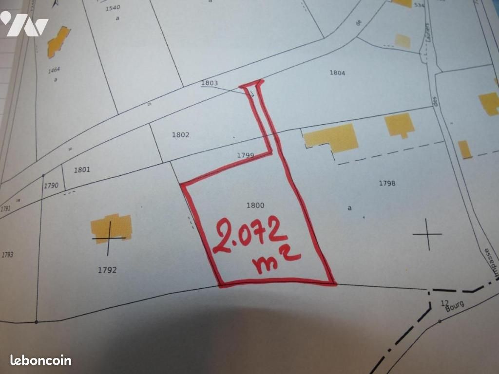 Terrain 2072 m² · à Landeleau · 2 072 m² · 18 576 €