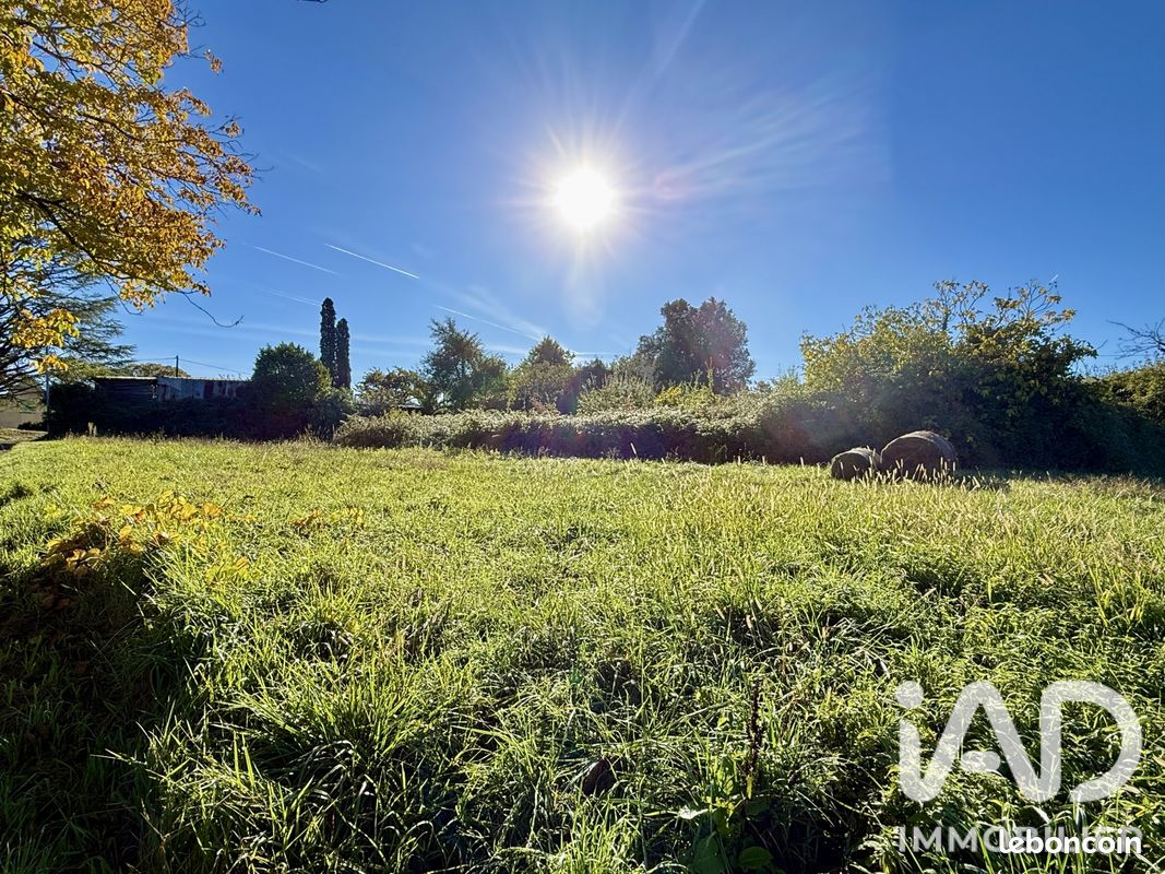 Terrain 1770 m² · à Sarlat-la-Canéda · 1 770 m² · 33 500 €