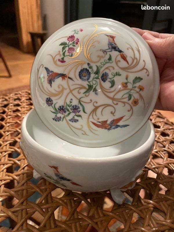 Bonbonnière en porcelaine de limoges diamètre 13 - haut 9 (image 1)