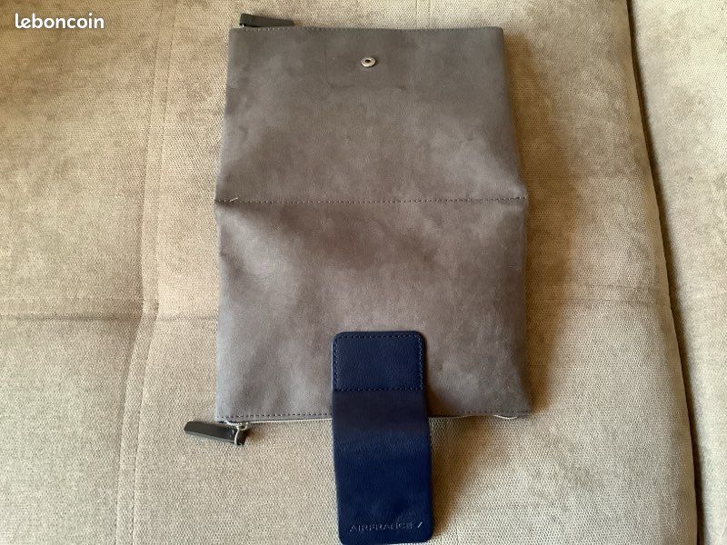 AIR FRANCE TROUSSE DE TOILETTE ESPACE 127 NEUVE PLEINE +CHAUSSETTES