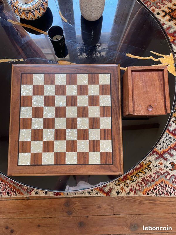 Jeu d'Echecs En Malachite Et Pierre Marbrière > La Tour camoufle
