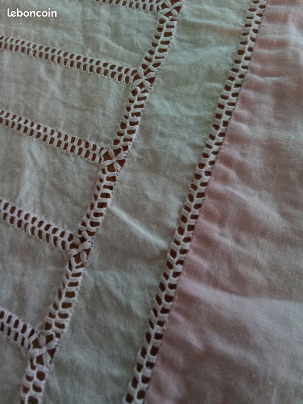 Drap ancien monogrammé et ajouré (image 3)