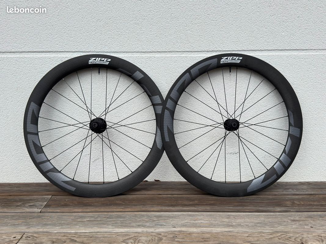 Paire De Roues Zipp 404 Firecrest – Frein Sur Jante – 700C Clincher – Noires