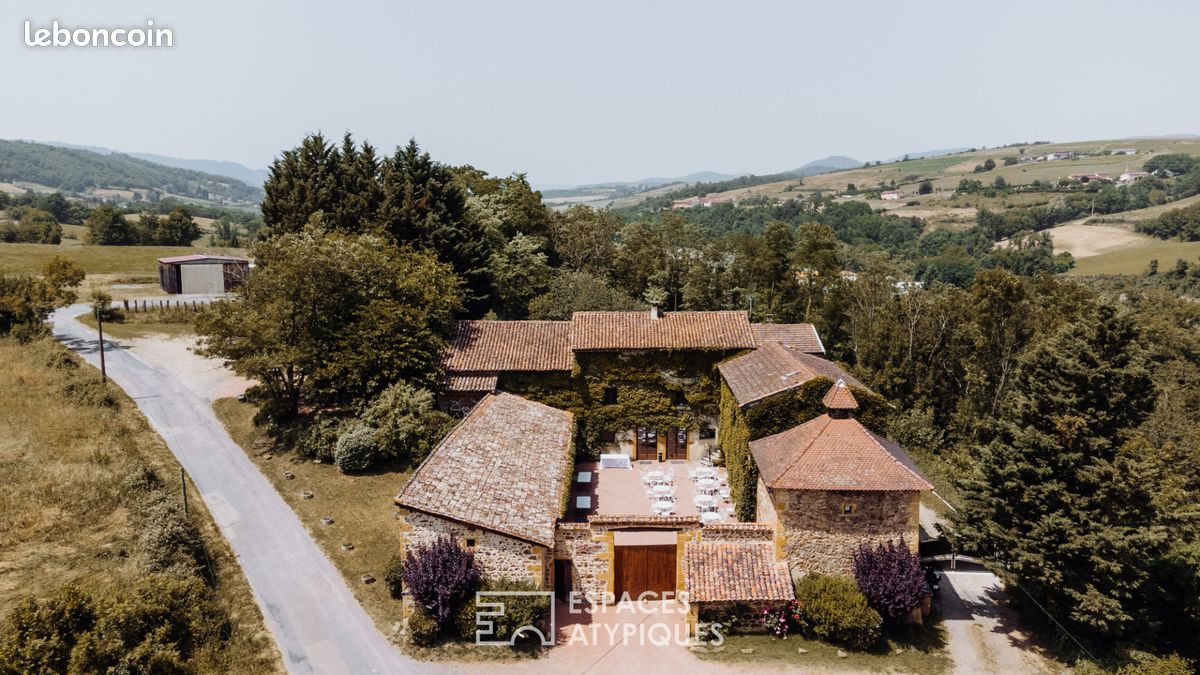 Maison 15 pièces 1015 m² · à Val d'Oingt · 1 015 m² · 1 664 000 €