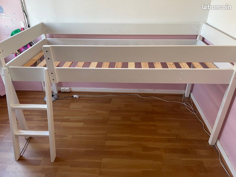 Lit mi-hauteur (image 1)