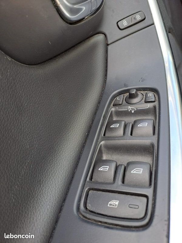 Volvo s60 d3 150ch r-design geartronic 2016 (image 9)