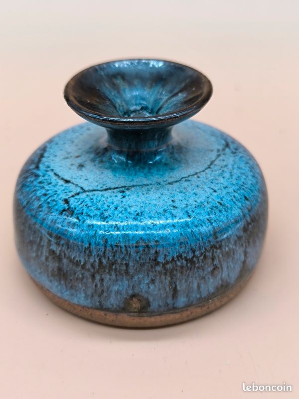 Petit vase soliflor ou flacon creusé en verre soufflé bleu - RETRO BROC