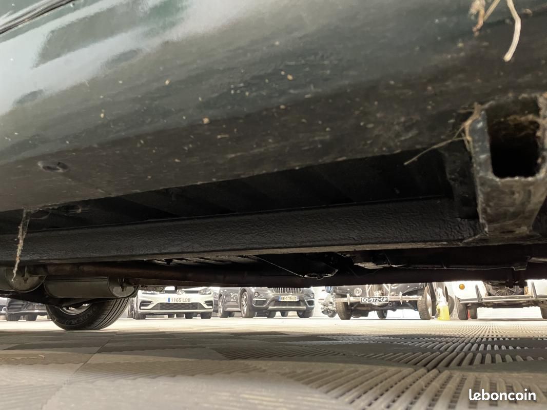 Jaguar 420 4.2 VERT ANGLAIS -BOITE MANUELLE- (image 32)