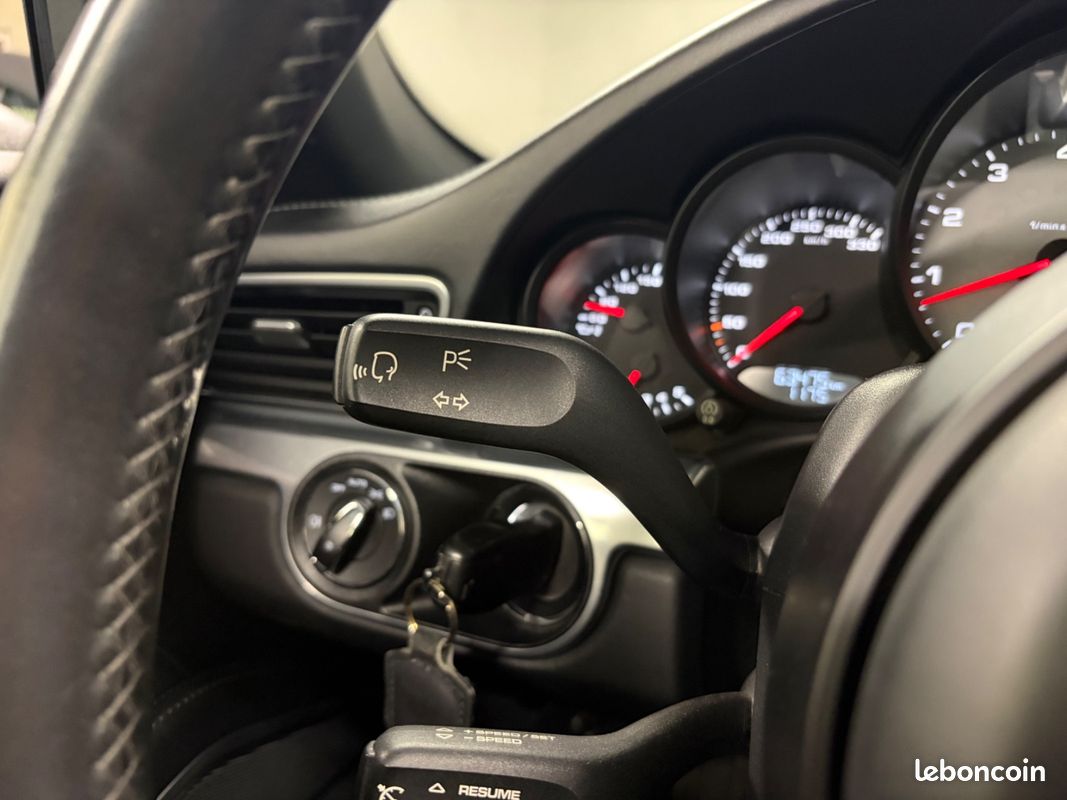 Porsche 911 Carrera S Cabriolet PDK (image 42)