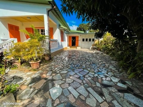 Maison 5 pièces 100 m² · à Saint-André · 100 m² · 385 000 €