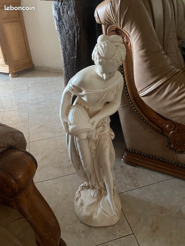 Statue (image 2)
