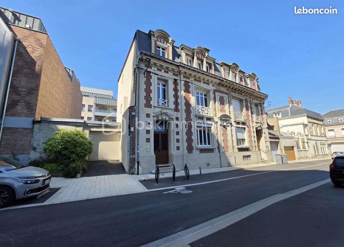 Maison 10 pièces 211 m² (image 1)