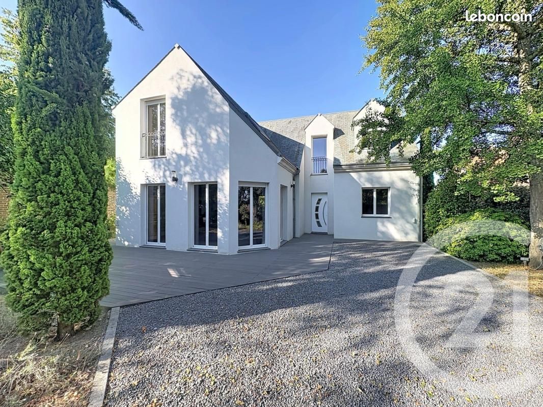 Maison 6 pièces 179 m² · à Roye · 179 m² · 385 000 €