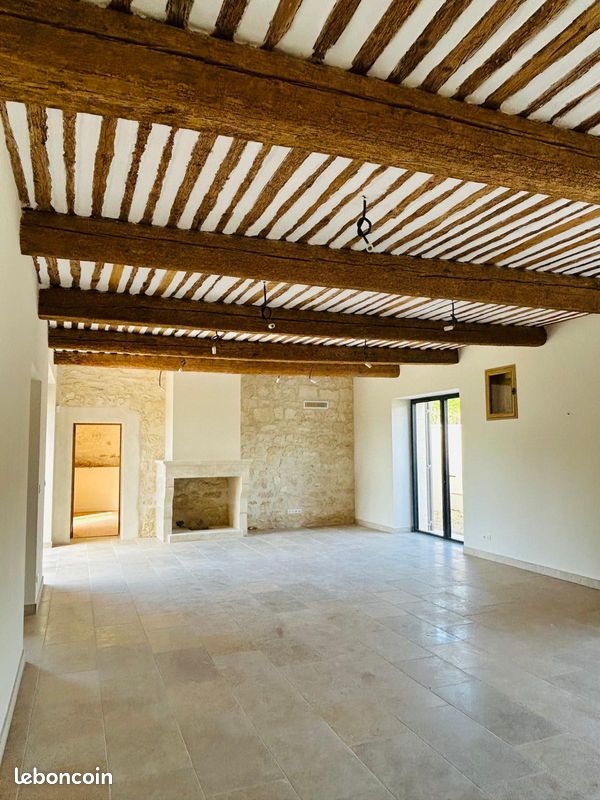 Terrain à bâtir de 600m² à Fontvieille · 265 000 €