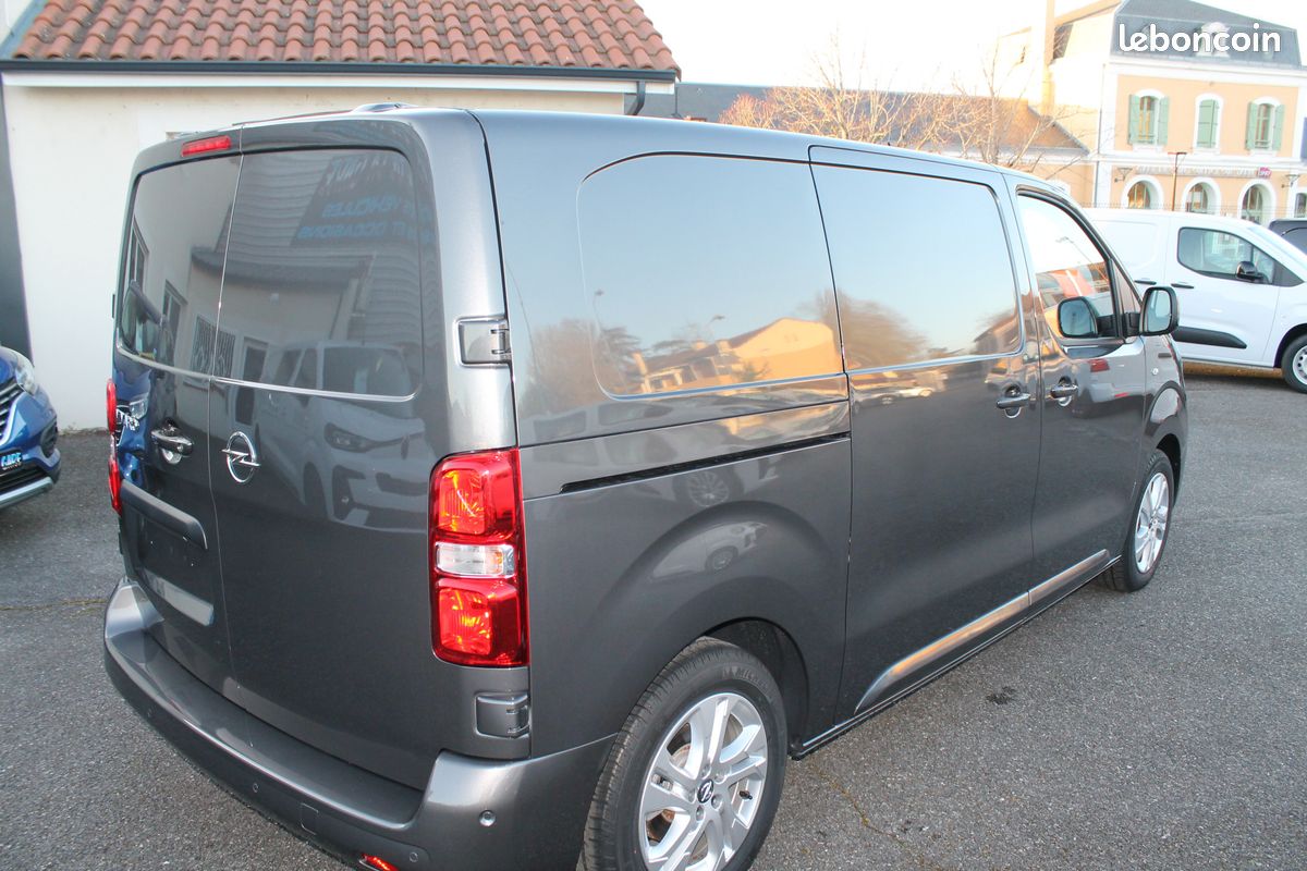 Opel Vivaro III Fourgon Taille M Blue-HDI 180 S&S EAT8 GPS, Caméra de recul, Avertisseur angles morts, Pack Look Sortie le 19/06/2024 - 5 Kilomètres. Prix Hors taxe : 24 500 (image 2)