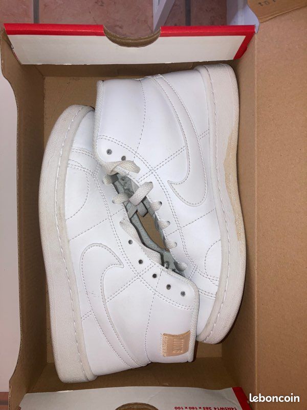 Paire de baskets Nike blanche (image 2)