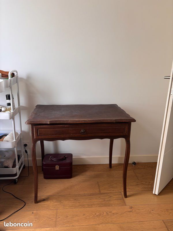 Bureau vintage en bois (image 1)