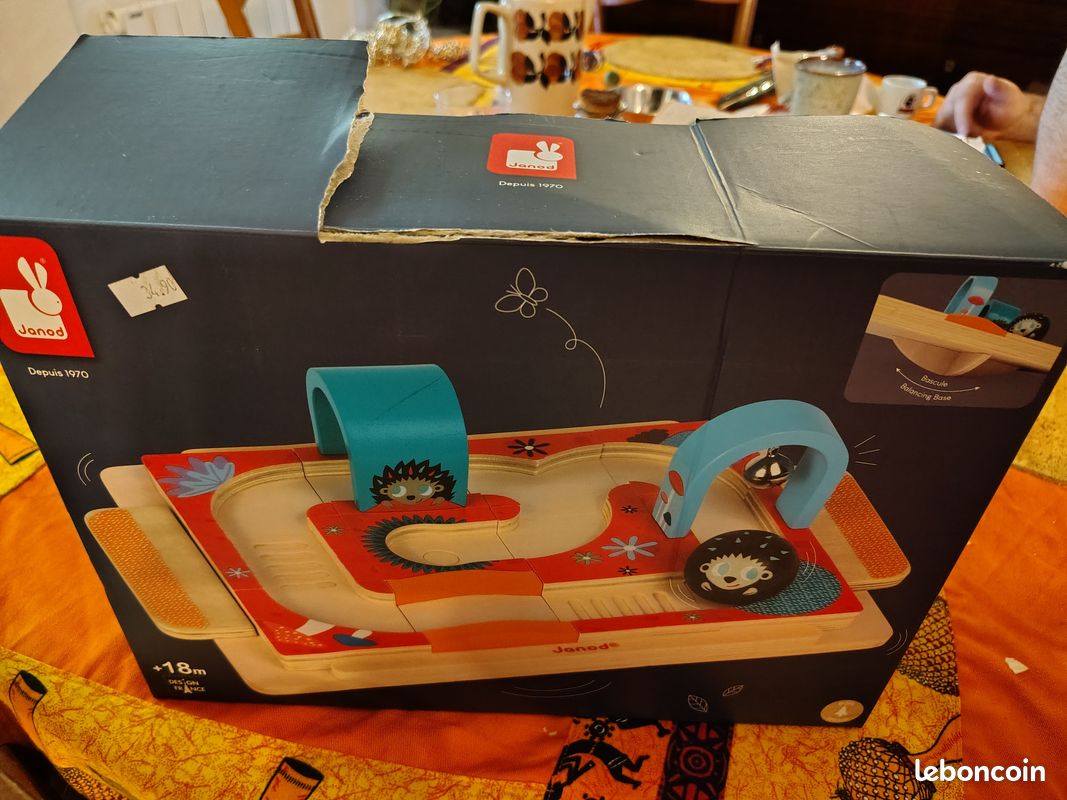 Janod - Rallye du Hérisson - Jouet d'éveil Educatif en Bois - Manipulation et Motricité (image 2)