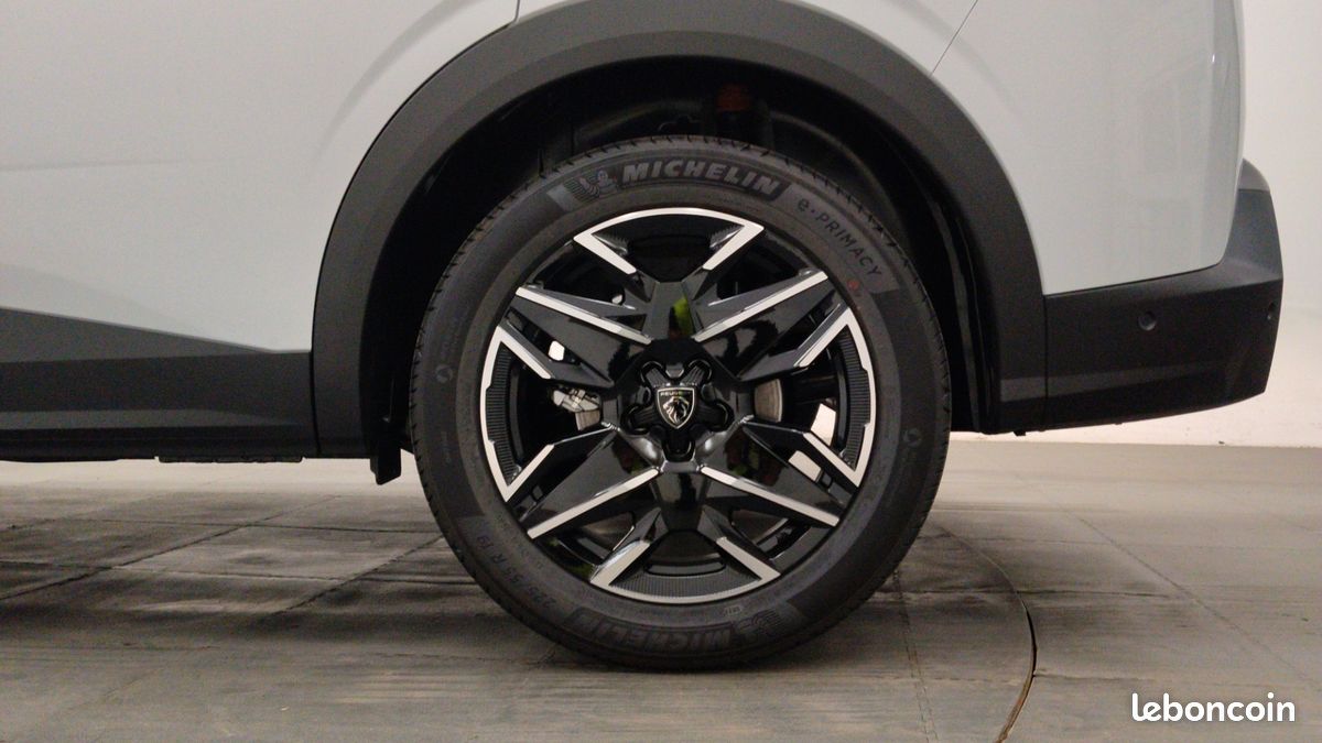 Peugeot 5008 Hybrid 145 e-DSC6 Allure (image 10)