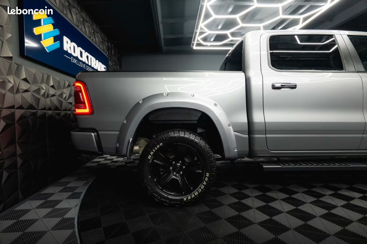 Dodge RAM 1500 Laramie Night Edition 5.7 V8 HEMI GPL 401 ch 4x4 – Offroad – BRC (image 3)