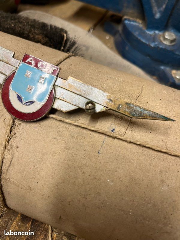 Insigne / Badge de calandre ancien Automobile Club de Touraine (Tours) (image 2)