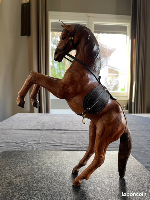 Cheval en cuir français - En vente sur France