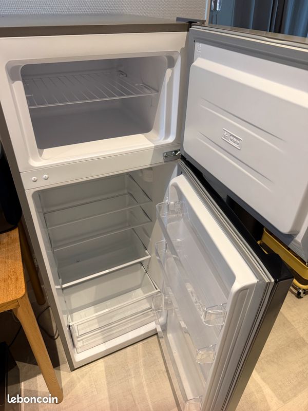 Réfrigérateur Schneider 2 portes 206 L Inox (image 2)