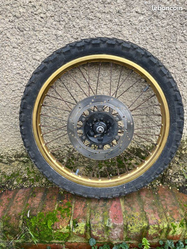 Axe De Roue Avant Pour Yamaha XT 600 Ténéré 34L - Occasion Très Bon état