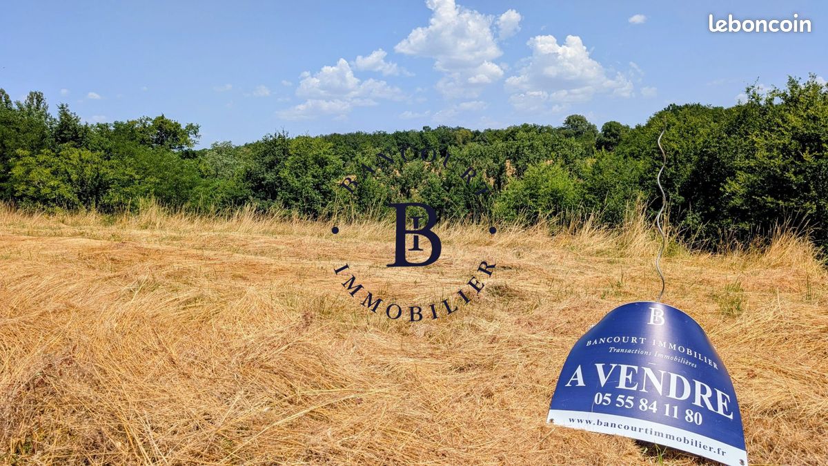 Terrain 1638 m² · à Saint-Pantaléon-de-Larche · 1 638 m² · 23 500 €
