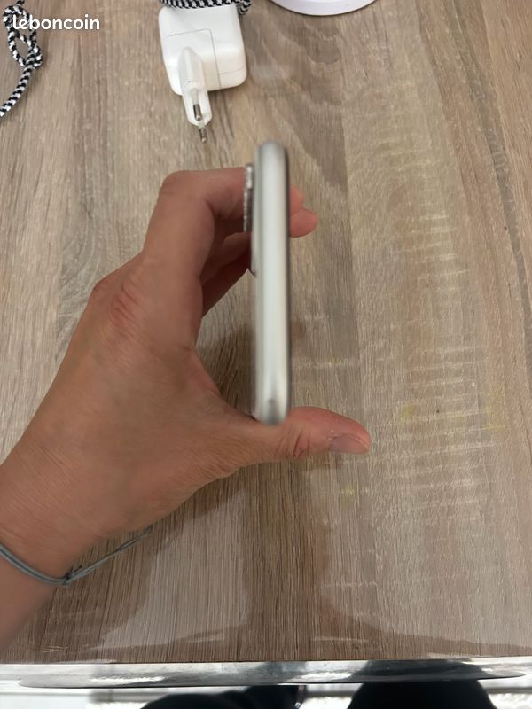 IPhone 11 bonne état (image 2)