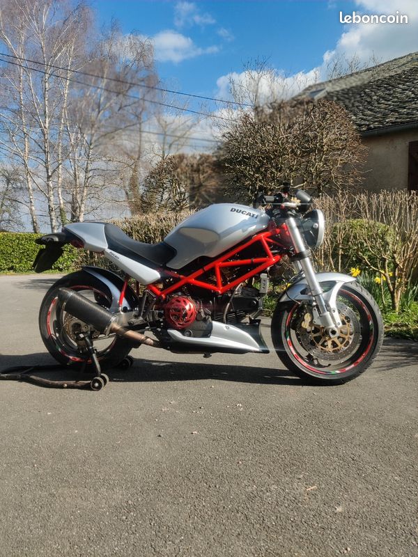 Ducati Monster 900 (image 1)