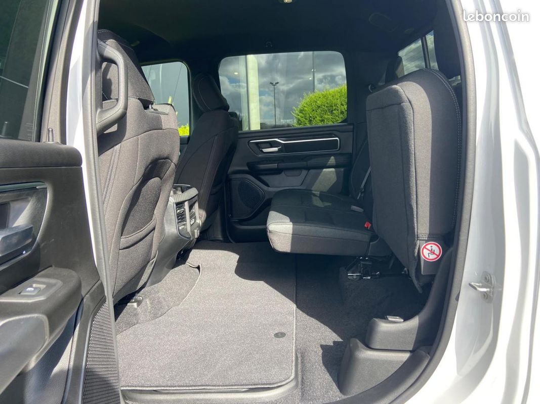Dodge ram 1500 crew cab bighorn night edition (image 12)