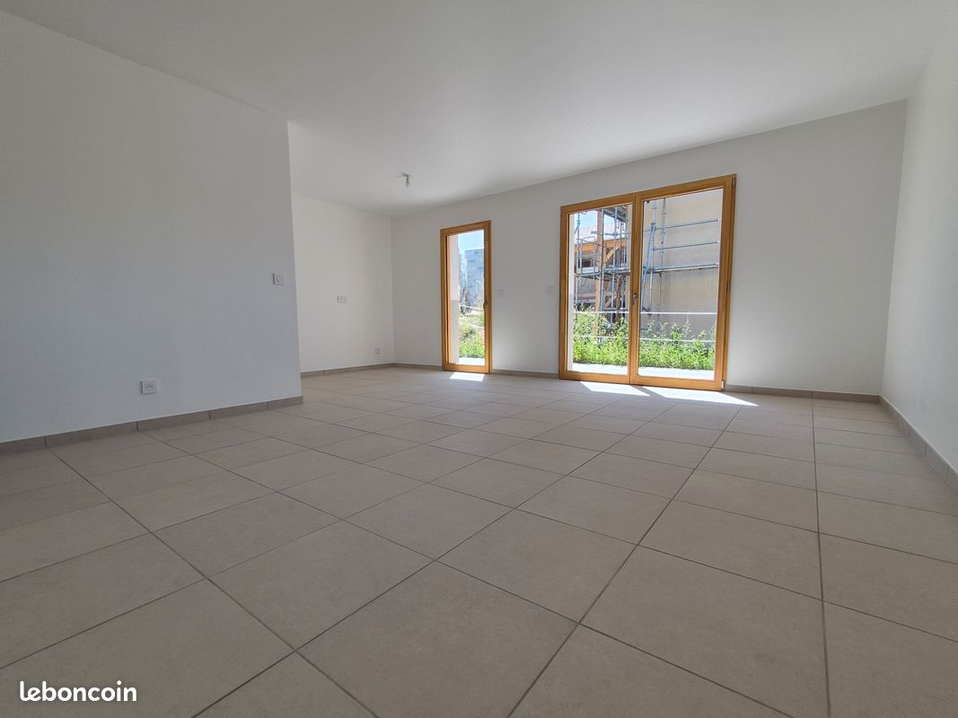 Parking 3 pièces 68 m² · à Notre-Dame-des-Millières · 68 m² · 239 000 €