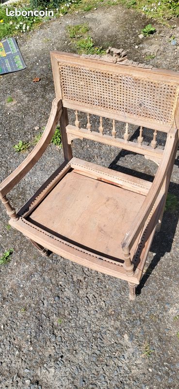 Ancienne chaise en bois en cannage (image 2)