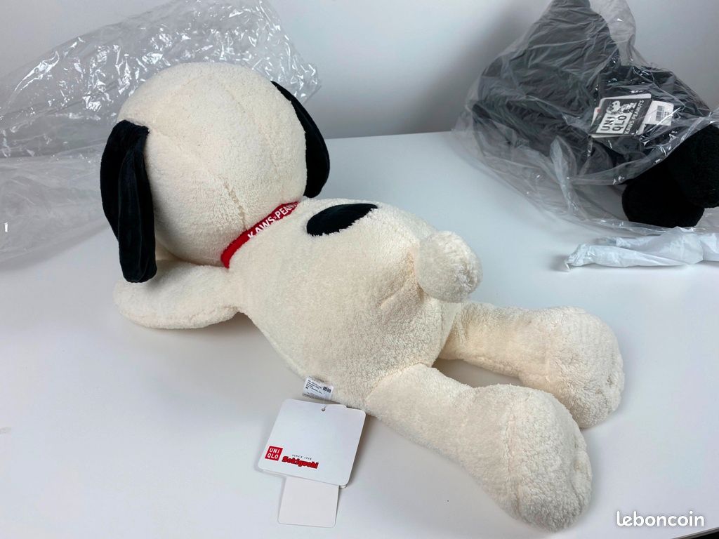 KAWS x UNIQLO Peluche plush toy Snoopy blanc peanuts white size M