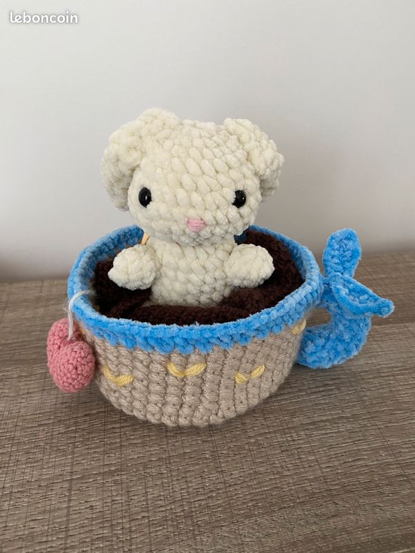 Lapin dans tasse en crochet fait main (image 3)