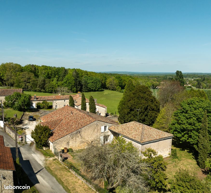 Maison 4 pièces 150 m² · à Vouzan · 150 m² · 180 000 €