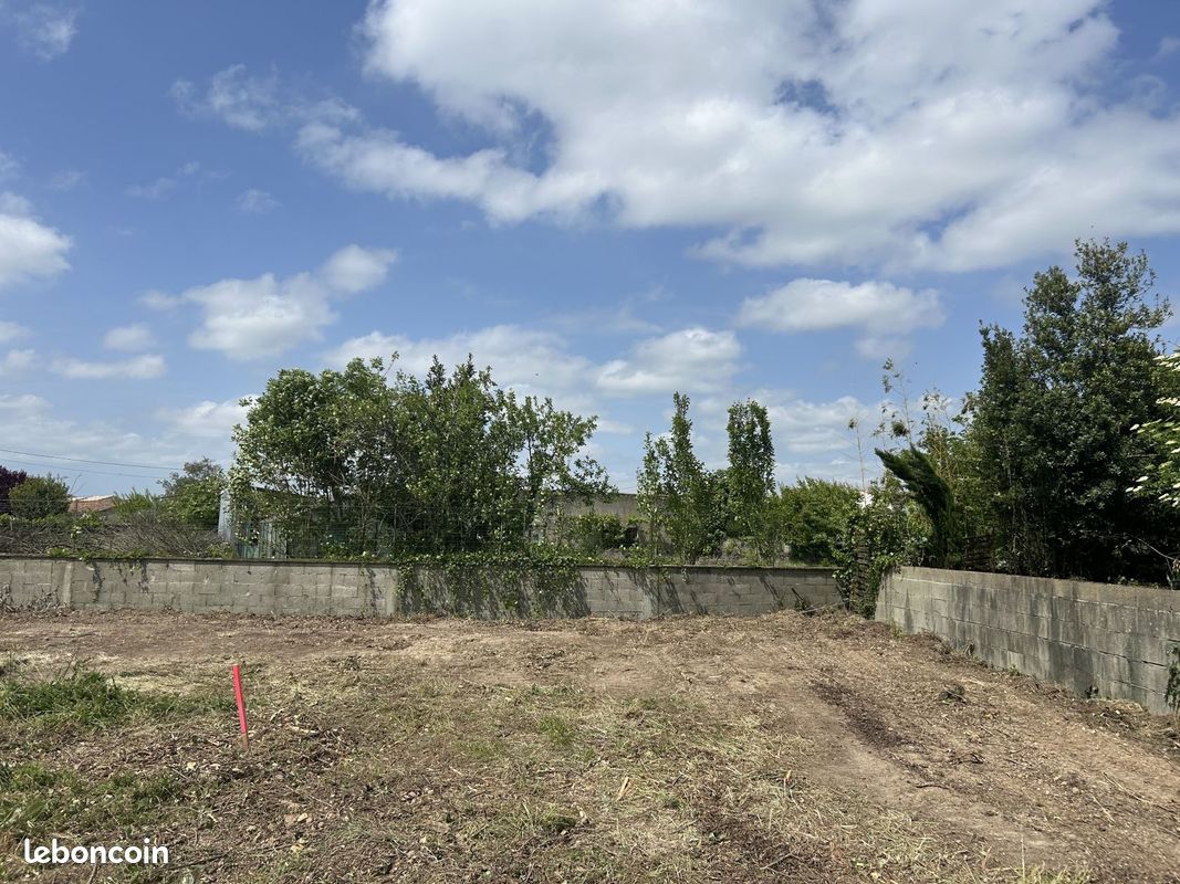 Terrain à bâtir de 353 m² à DOMPIERRE-SUR-MER (17) · 198 500 €