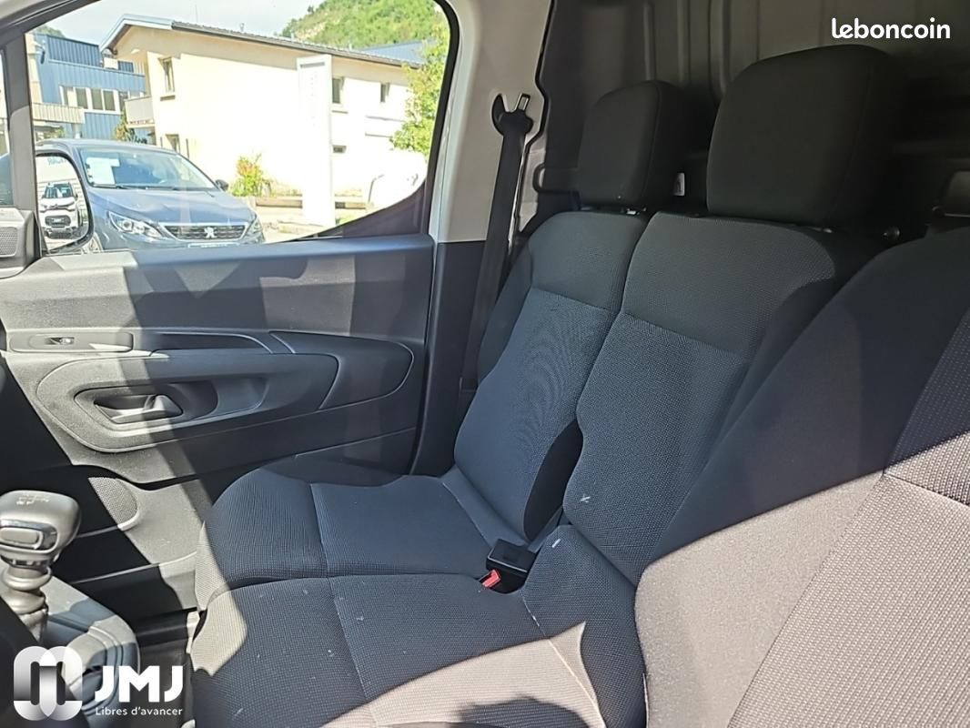 Peugeot Partner FOURGON STANDARD 650 KG PURETECH 110 S&S BVM6 PREMIUM (image 9)