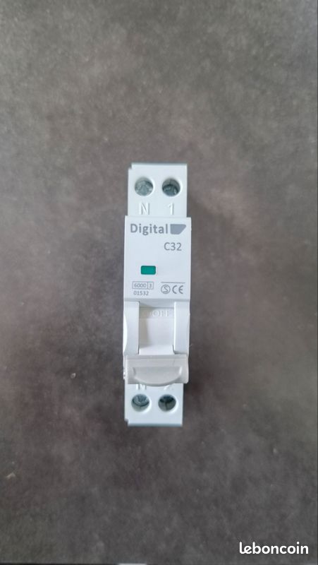 Neuf - Disjoncteur mono 32A digital (image 1)