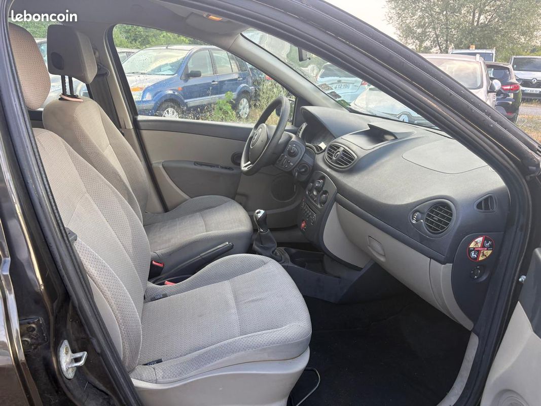 RENAULT CLIO III 1.5dci 5 Portes 68 cv (image 3)