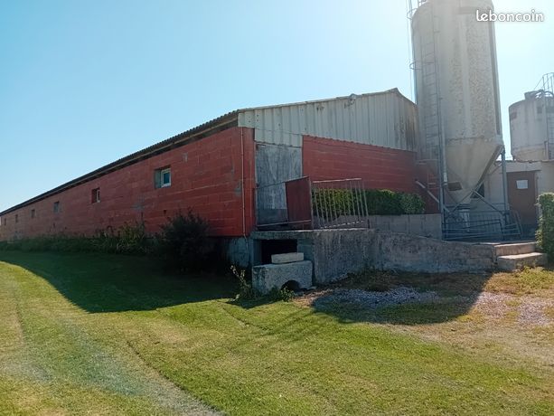 Bâtiments d'exploitation stokage et maison d'habitation