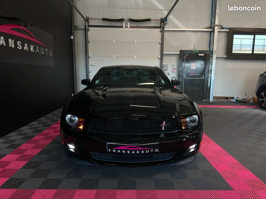 Ford mustang 3.7 v6 gt - révision effectuée (image 2)