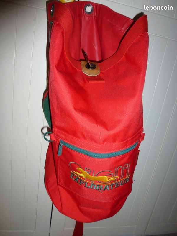 Sac bandoulière explorateur rouge servi une seule fois (image 2)
